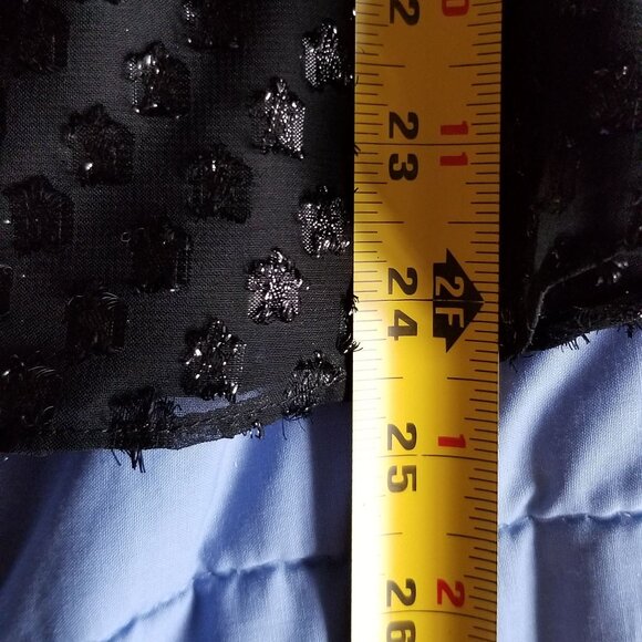 Isaac Mizrahi sparkly blouse, size 8 - Picture 10 of 13